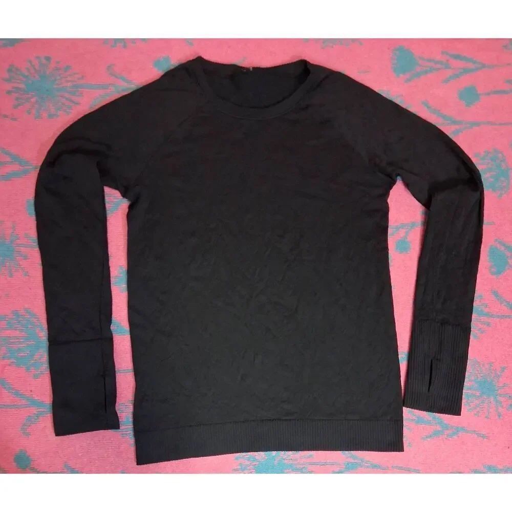 Lululemon womens size 8 black textured top black running longsleeve shirt